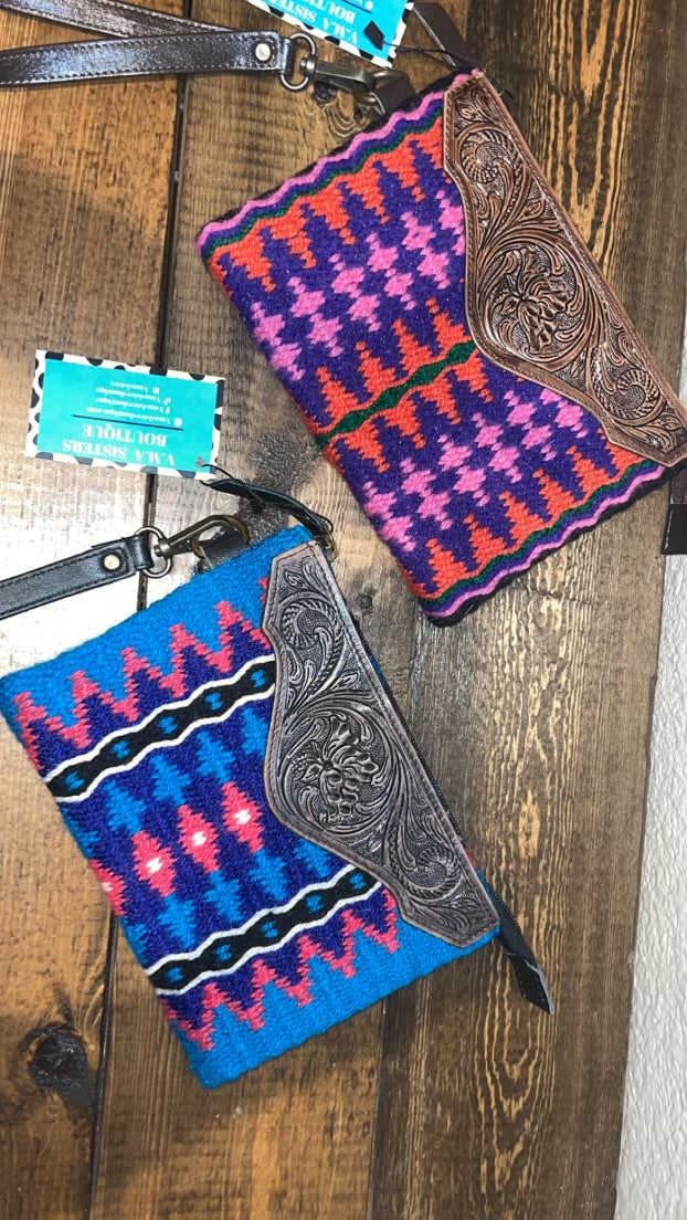 Saddle wristlet