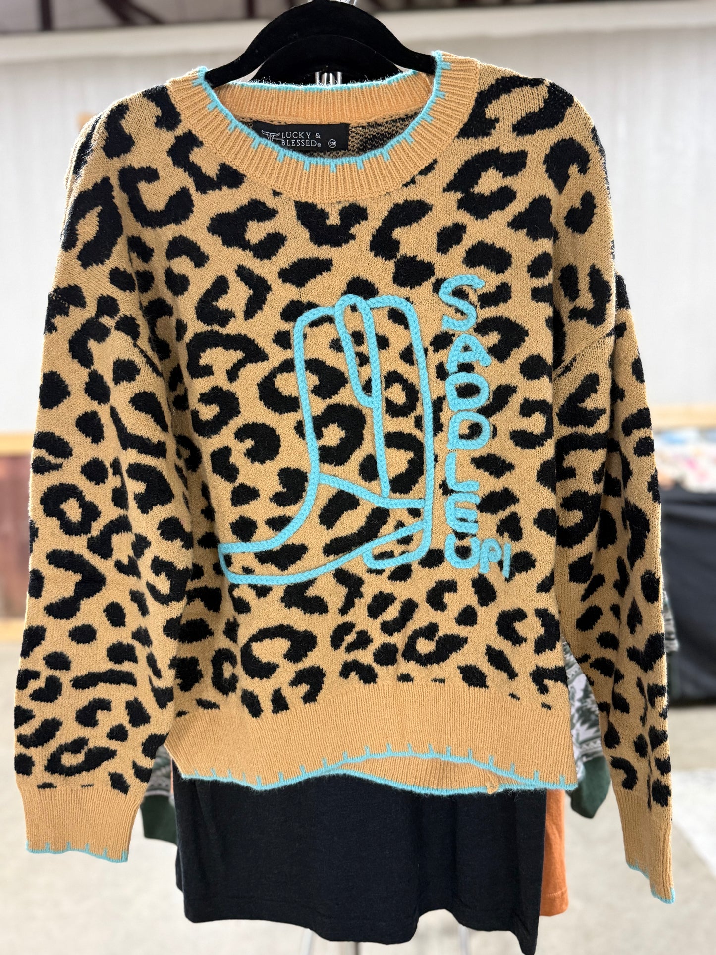 Soft leopard knit with contrast saddle stitch